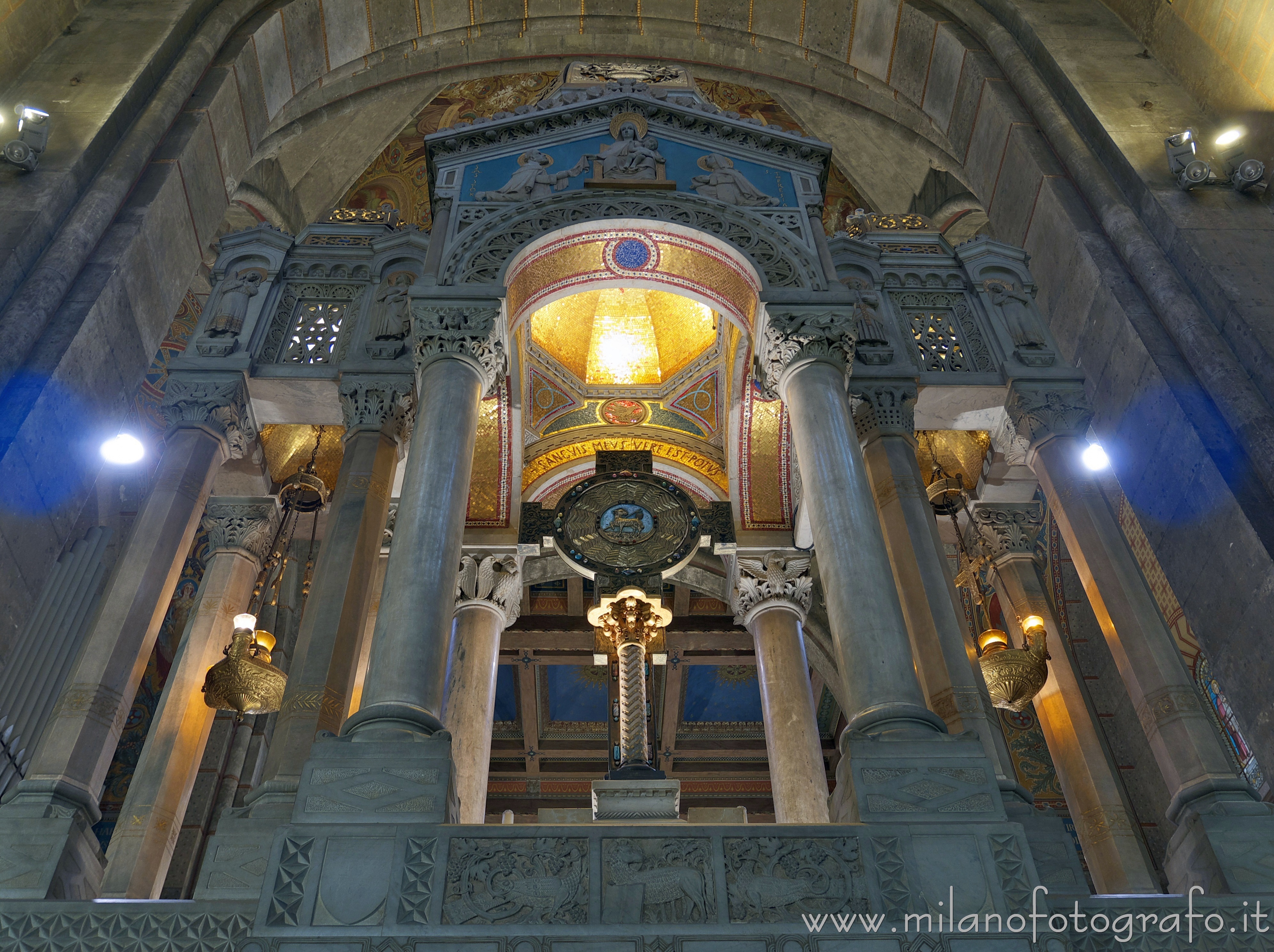 Milano - Retro dell'altare maggiore della Basilica del Corpus Domini